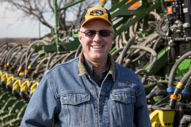 multihybrid-planter-farmer